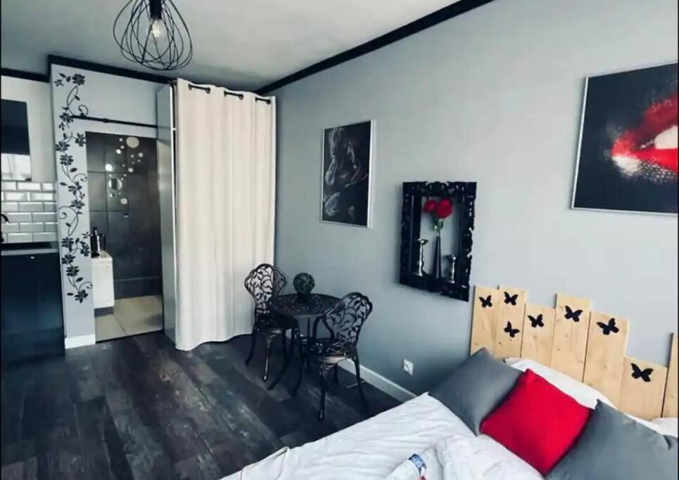 Orphelin Studio Avec Balneo Proche Centre Ville Реймс Екстер'єр фото